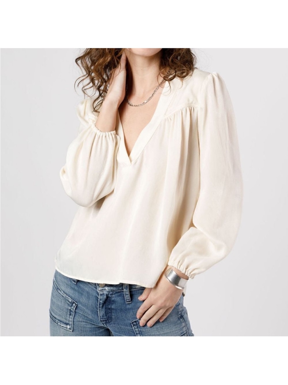 NWT Women's Cream V-Neck Long-Sleeve Blouse